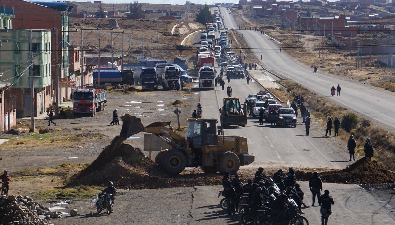 Gabinete ministerial se reúne en Palacio mientras avanza el desbloqueo en la ruta La Paz - Oruro