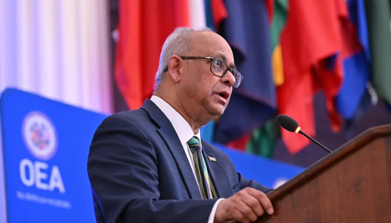 Secretario general de la OEA felicita a Rodrigo Paz y a Bolivia por una “segunda vuelta ejemplar”