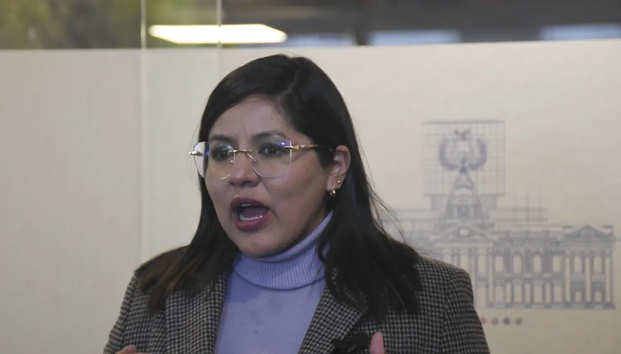 Combustible: Libre presenta denuncia contra Medinaceli, el expresidente de YPFB y el representante de ANH 