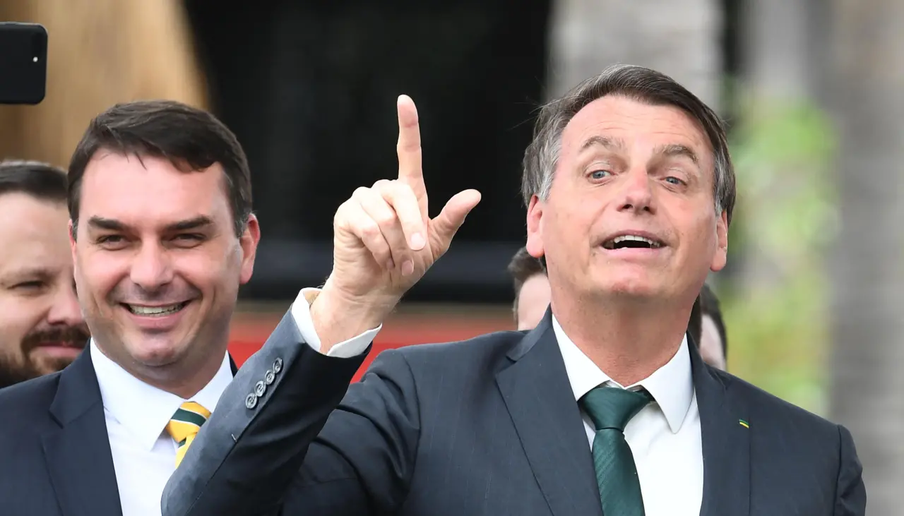 Cámara baja brasileña vota ley que puede reducir pena de Bolsonaro de 27 a 2 años de cárcel