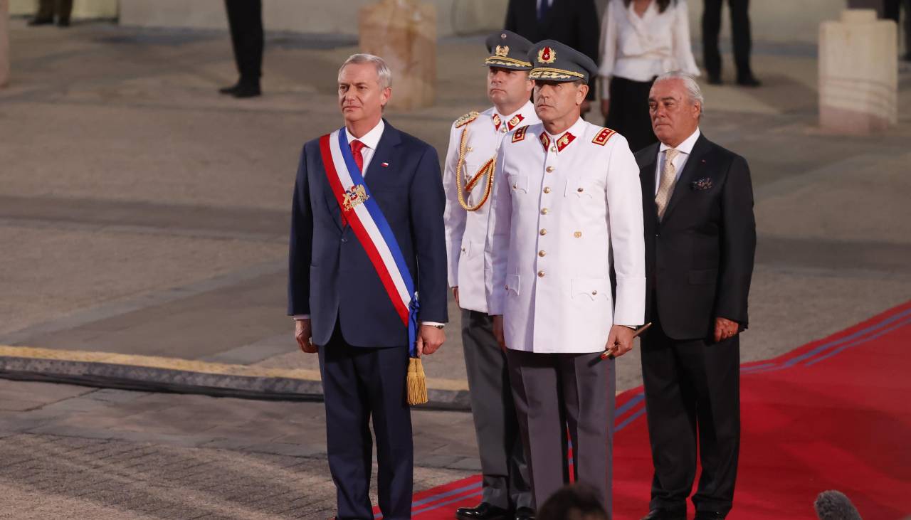 “Construcción de barreras” en fronteras: Esto dicen los dos decretos chilenos que buscan frenar migración ilegal con Bolivia