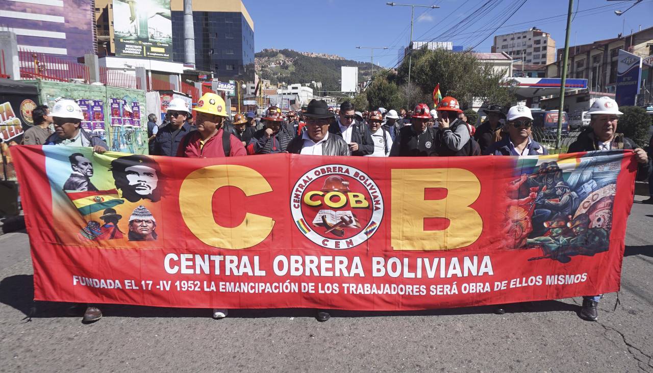 La semana inicia con protestas de distintos sectores en La Paz y la COB convoca a un cabildo para el 1 mayo