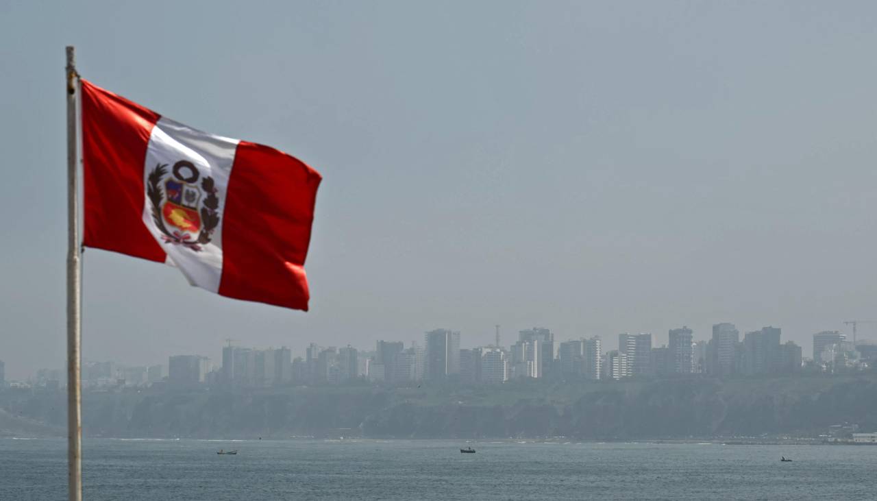 Peruanos eligen a su nuevo presidente este domingo con un récord de 35 candidatos