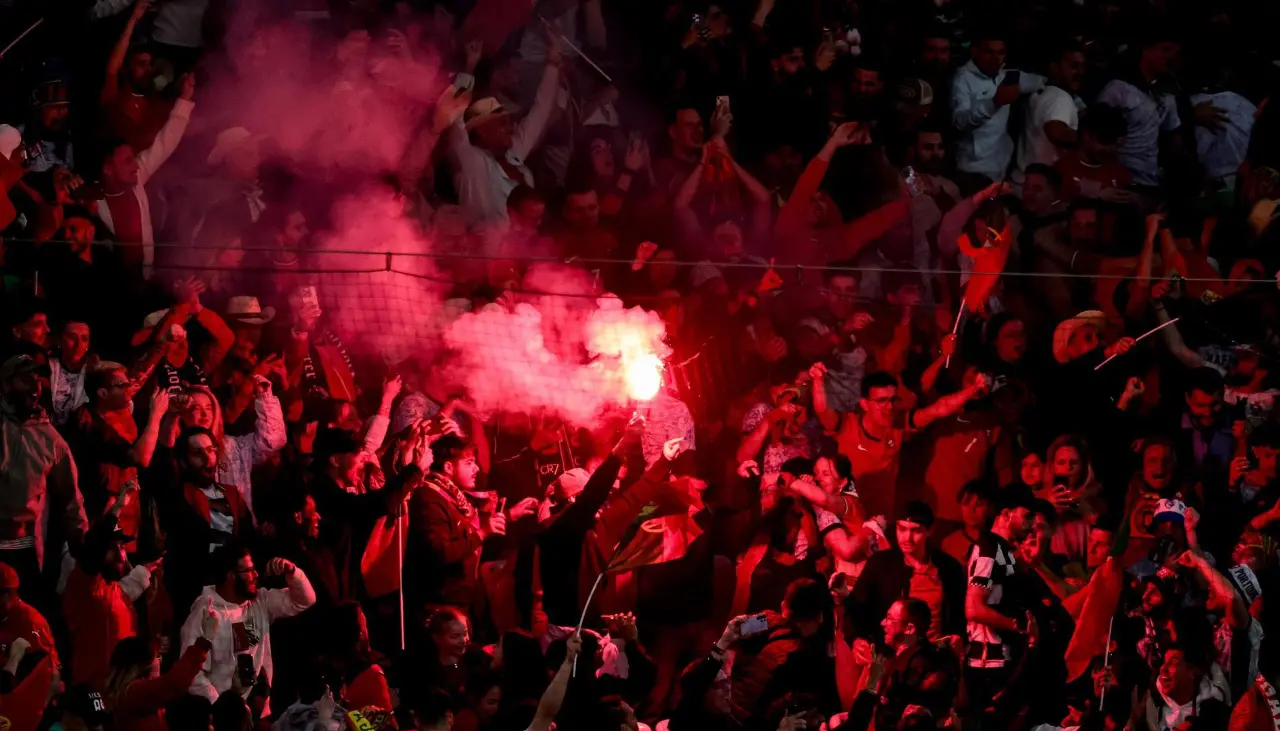 ¿Qué pasó? Un hincha murió tras caer de una tribuna a otra en la final de la Liga de Naciones