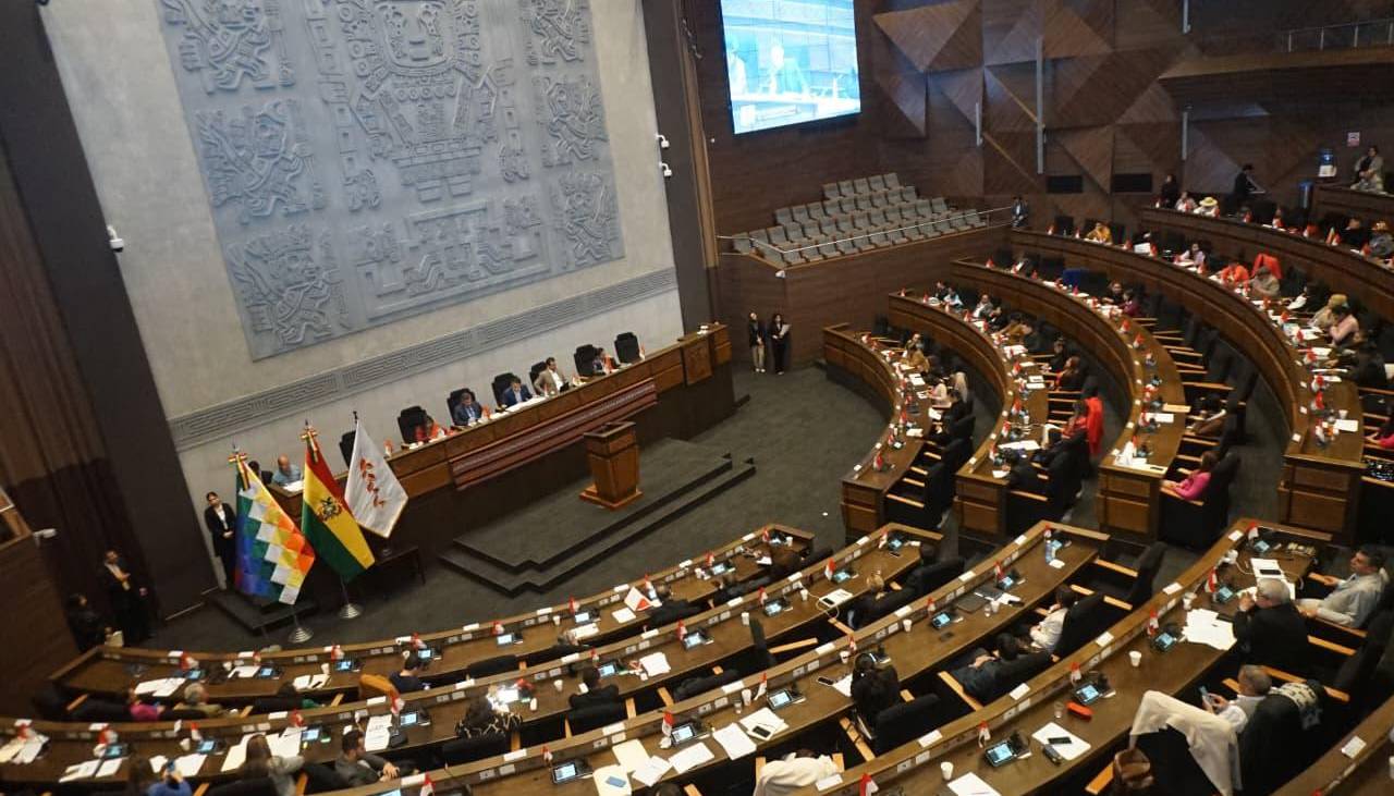 Asamblea Legislativa reinstala sesión sin el ministro de Hidrocarburos que no asistió a interpelación 