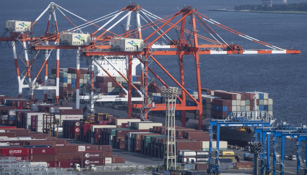 Trump impondrá aranceles adicionales de 25% a Japón y Corea del Sur
