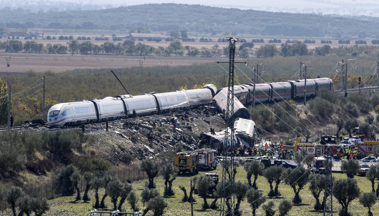 ¿Qué provocó el choque de trenes que dejó más de 60 muertos?, este es el relato del ministro de transporte español