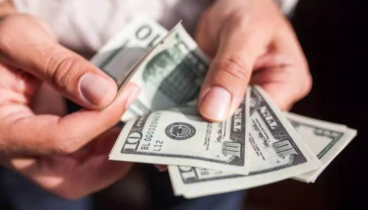Microempresarios denuncian que la subida del dólar incrementa el precio de la materia prima