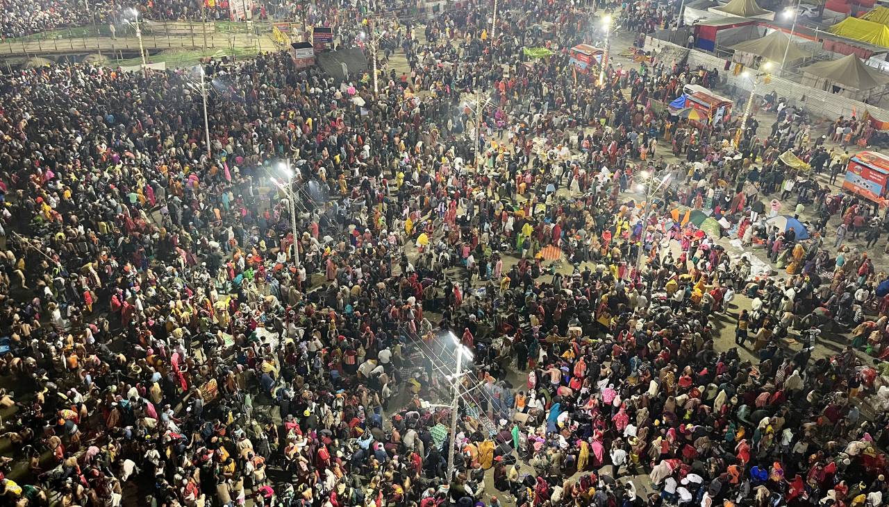 Una estampida deja 15 muertos y empaña festival de Kumbh Mela, orgullo del nacionalismo hindú