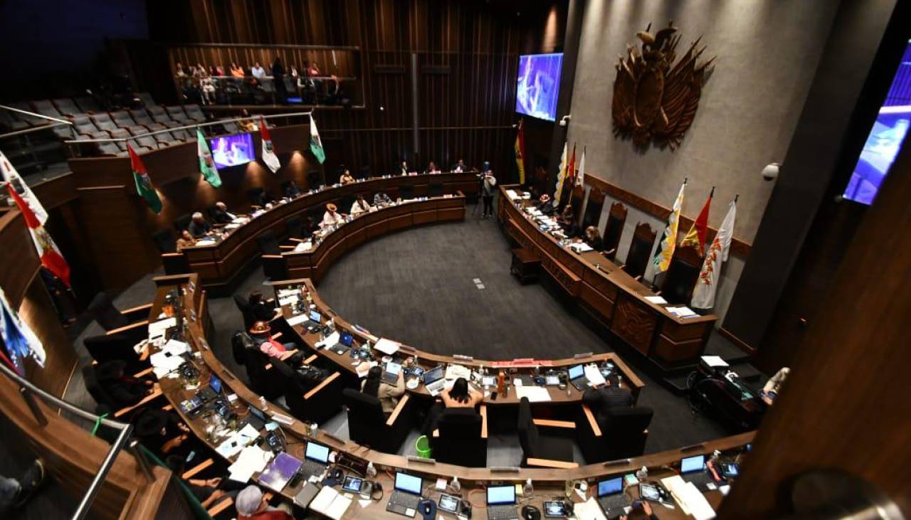 Senado aprueba dispensación de trámite y debate la ley de escaños al filo del plazo