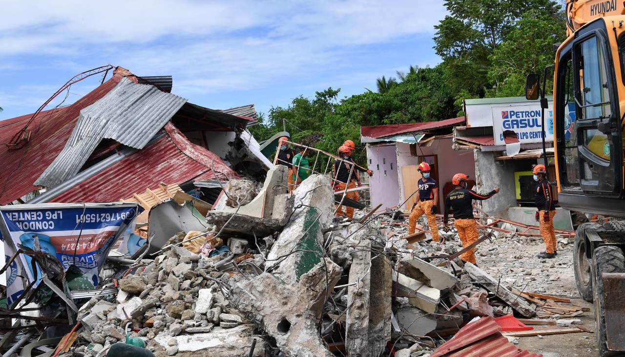 Terremoto en Filipinas deja 69 muertos y los hospitales reciben decenas de heridos