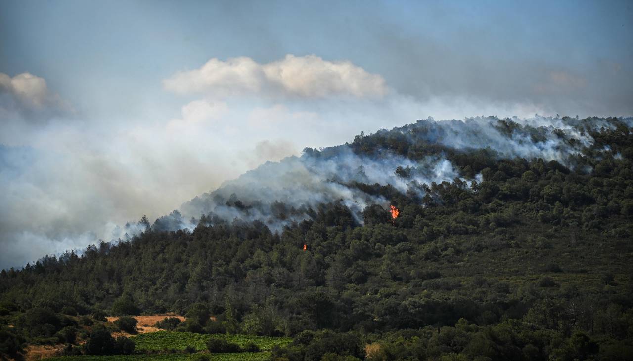 Un incendio en el sur de Francia destruye 2.000 hectáreas de bosque