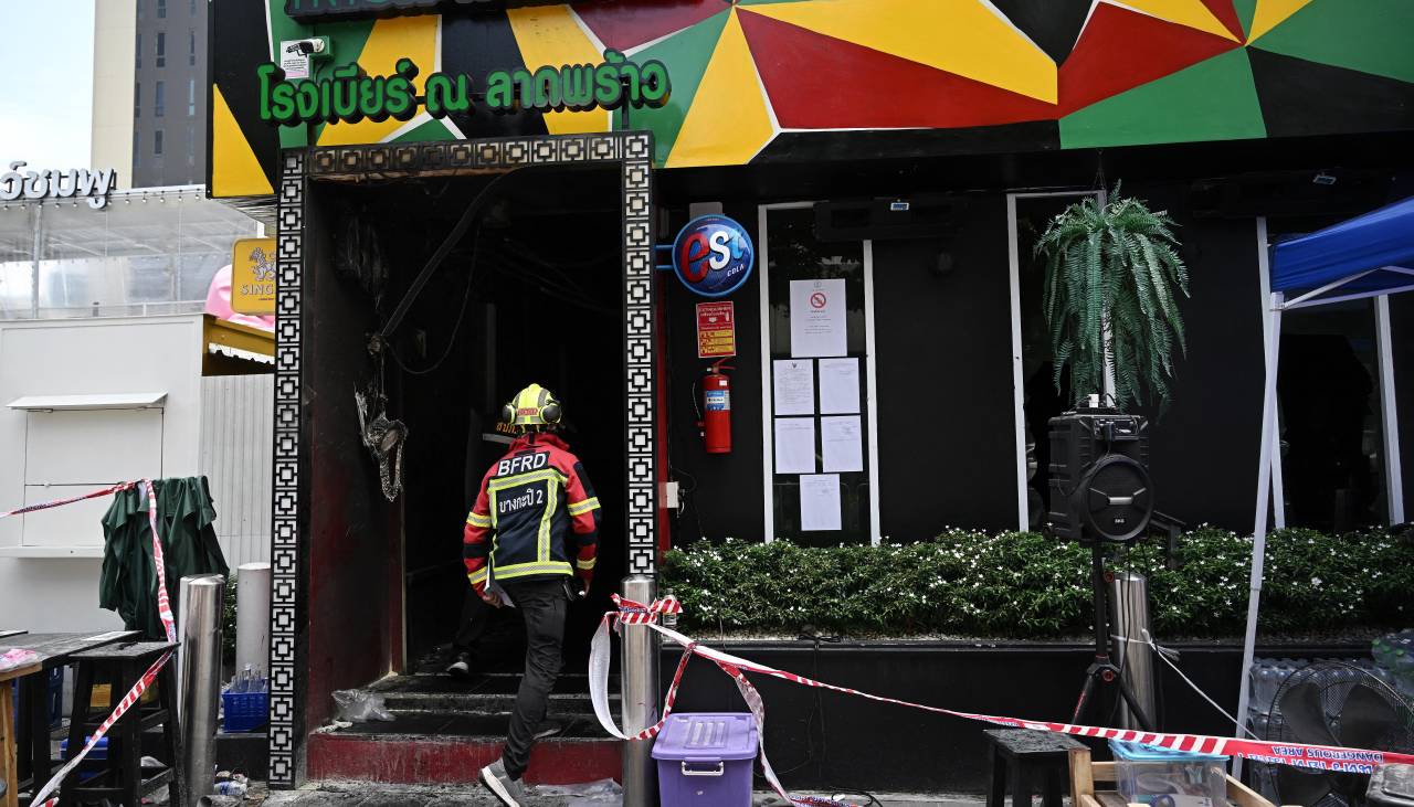 Sube a 32 el balance de muertos en el incendio de un bar en Bangkok