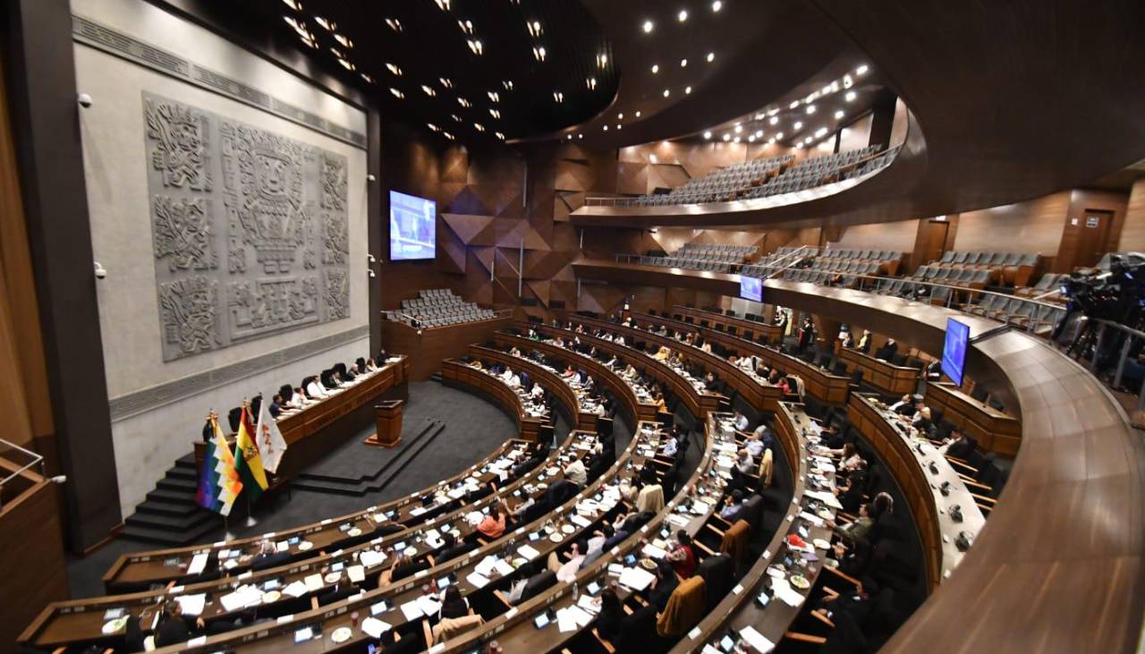 Cámara de Diputados aprueba con modificaciones la ley para elegir vocales del TSE; el Senado sesiona este martes para revisarla