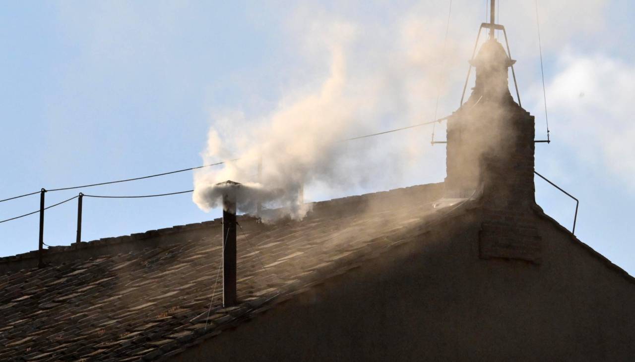 Humo blanco: ¡Habemus Papa! Se eligió al sucesor de Francisco