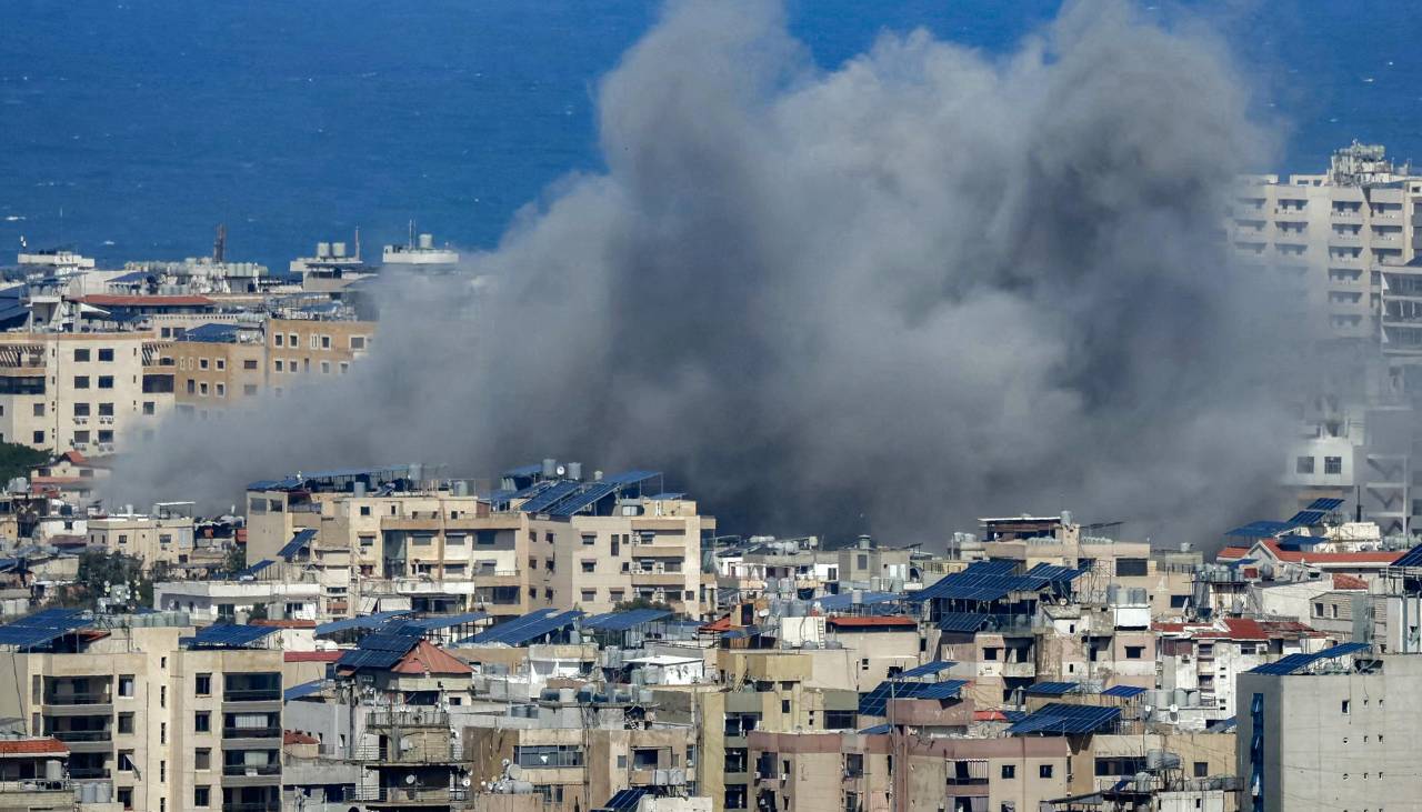 Irán dispara misiles por Oriente Medio luego de que Trump amenazara planta petrolera