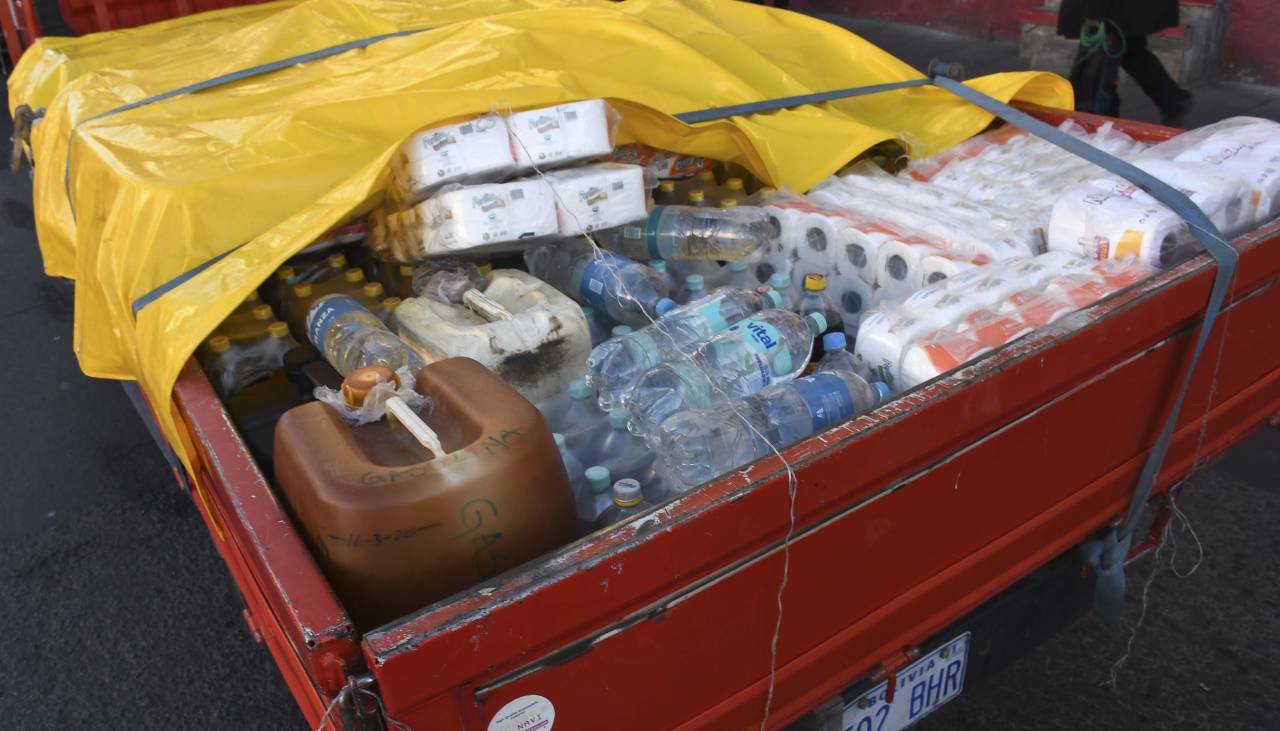 Denuncian intentos de saqueo a la ayuda humanitaria enviada para transportistas atrapados en carreteras