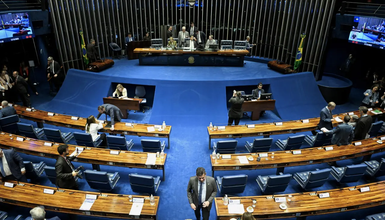 Congreso brasileño aprueba ley para rebajar la pena de cárcel de Bolsonaro