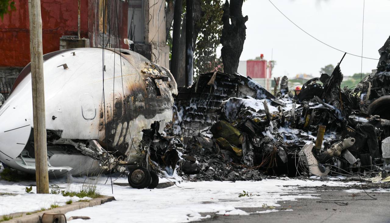 Video: Un avión privado se despista e incendia en la periferia de Buenos Aires