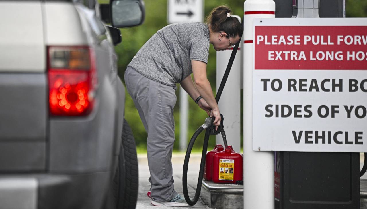 Gasolineras se quedan sin combustible en medio de la gran evacuación por Milton en Florida