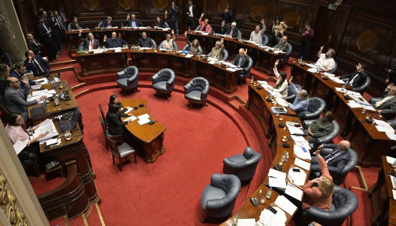 Uruguay aprueba ley de eutanasia, pionera en América Latina