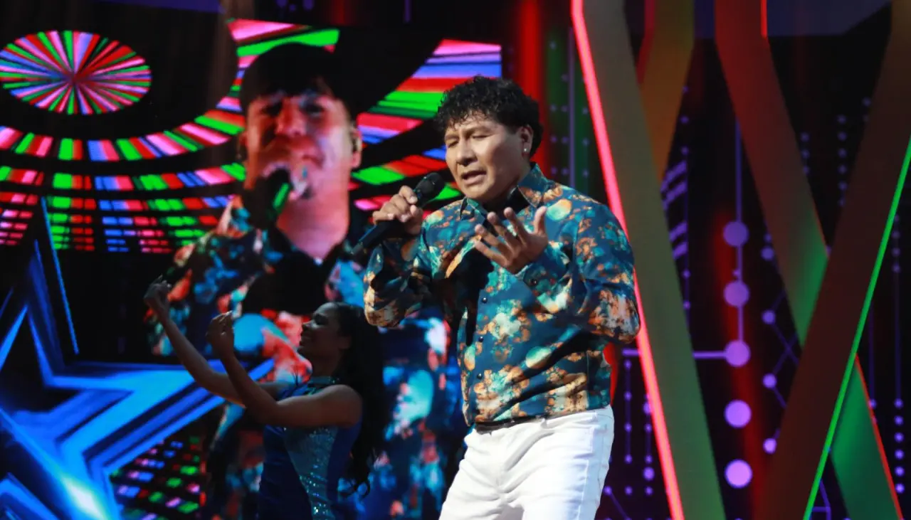 Jhonny Claros hace bailar con el tema ‘Lunita dame platita’
