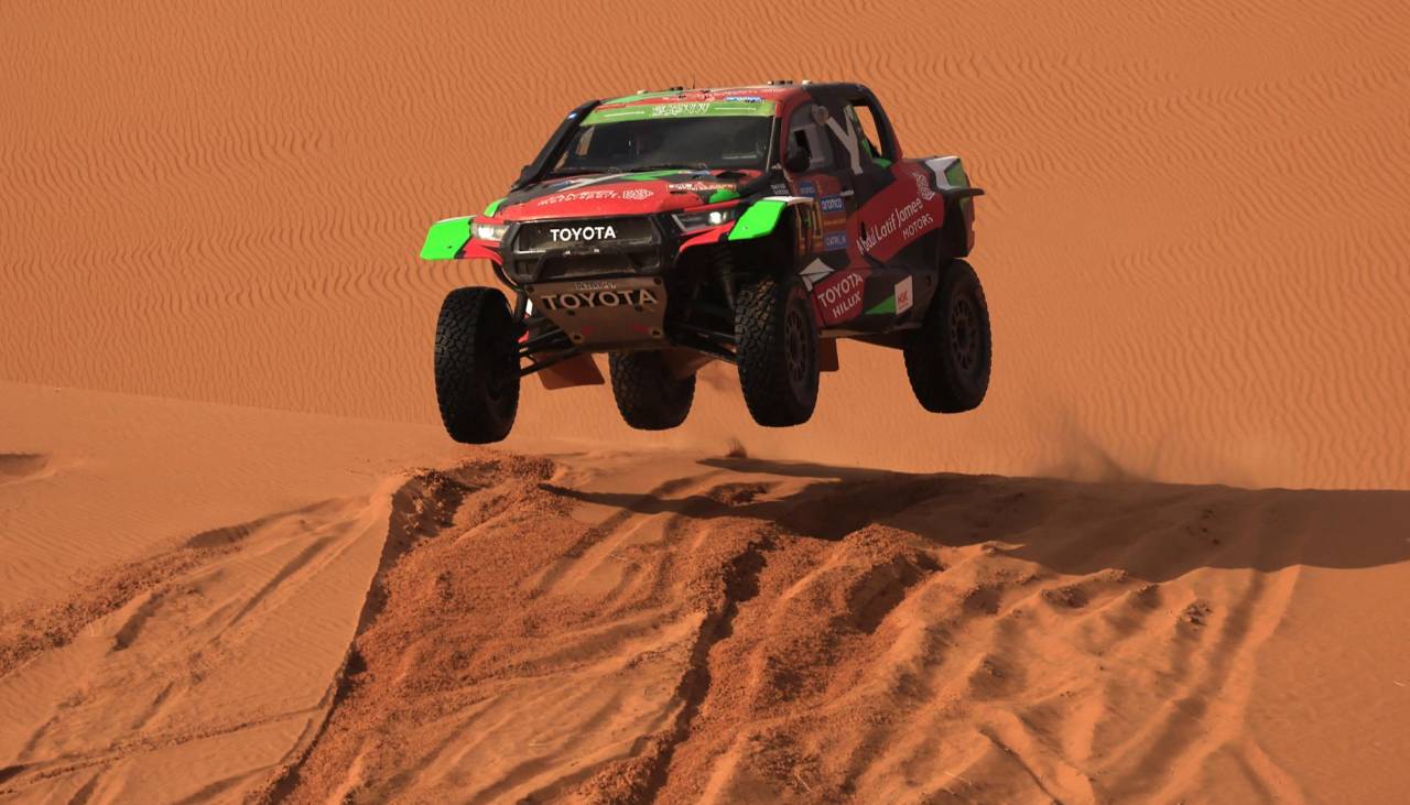 El saudita Yazeed al Rajhi gana el rally Dakar en autos