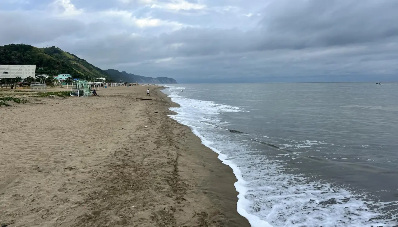 Japón rebaja alertas de tsunami para varias zonas, pero mantiene advertencias en el norte