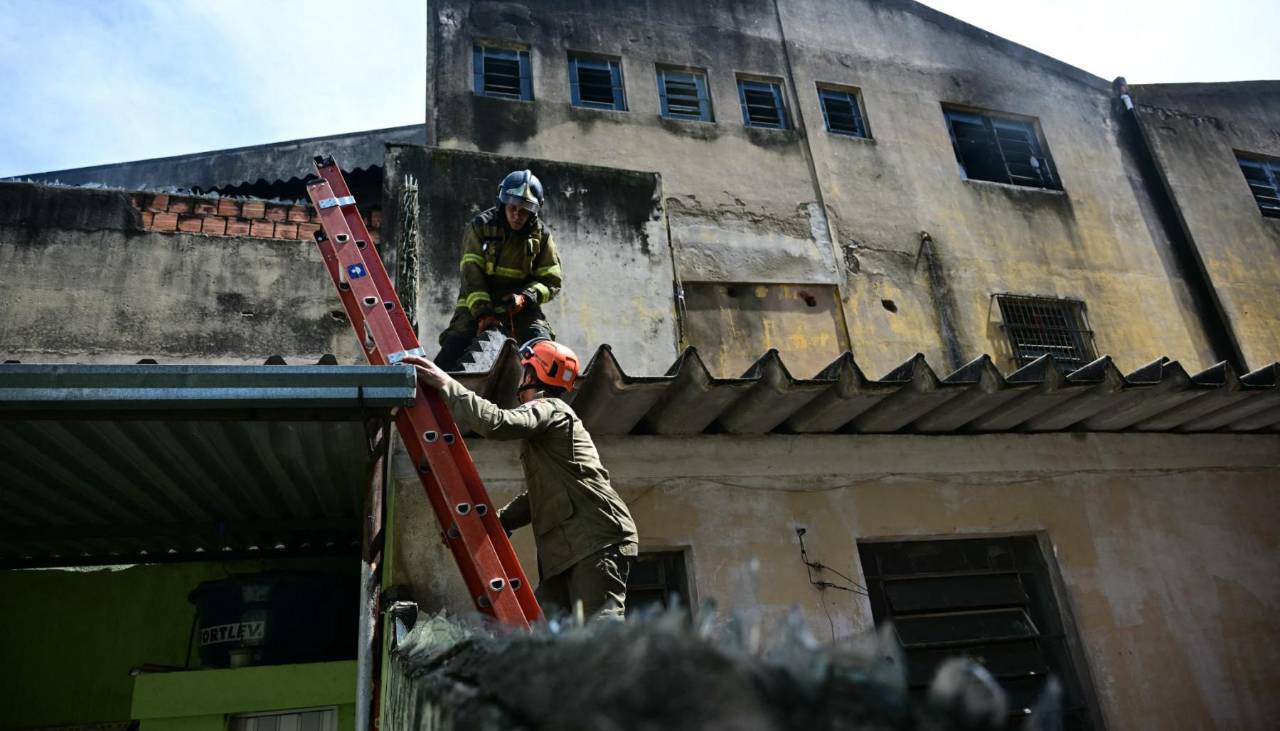 Muere una de las víctimas de incendio en fábrica de disfraces en Río de Janeiro 