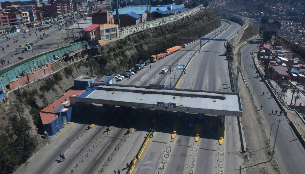 ABC reporta 45 bloqueos en Bolivia, la mayor parte se concentran en La Paz, Cochabamba y Oruro