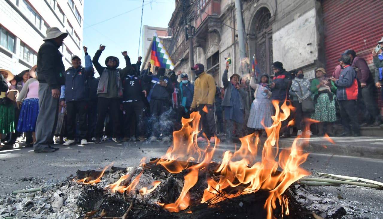 “No arriesgues tu visa”, la advertencia de la Embajada de EEUU en Bolivia en medio de las protestas