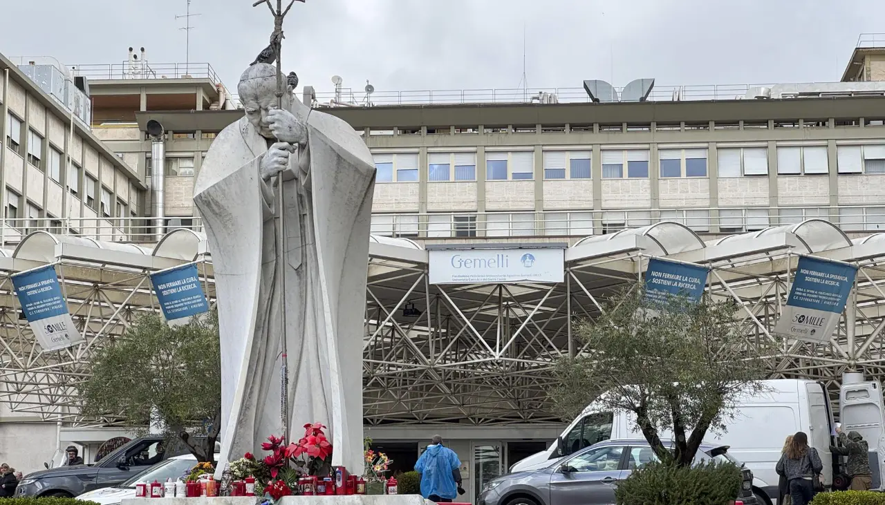 El papa es ingresado por cuarta vez en el hospital Gemelli, de nuevo por bronquitis