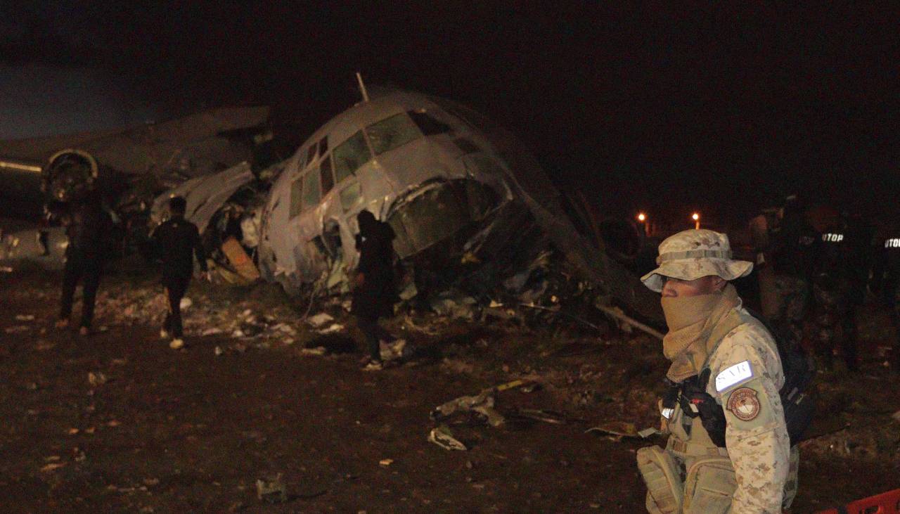 Bomberos reporta al menos 15 fallecidos por el accidente de un avión militar en El Alto 