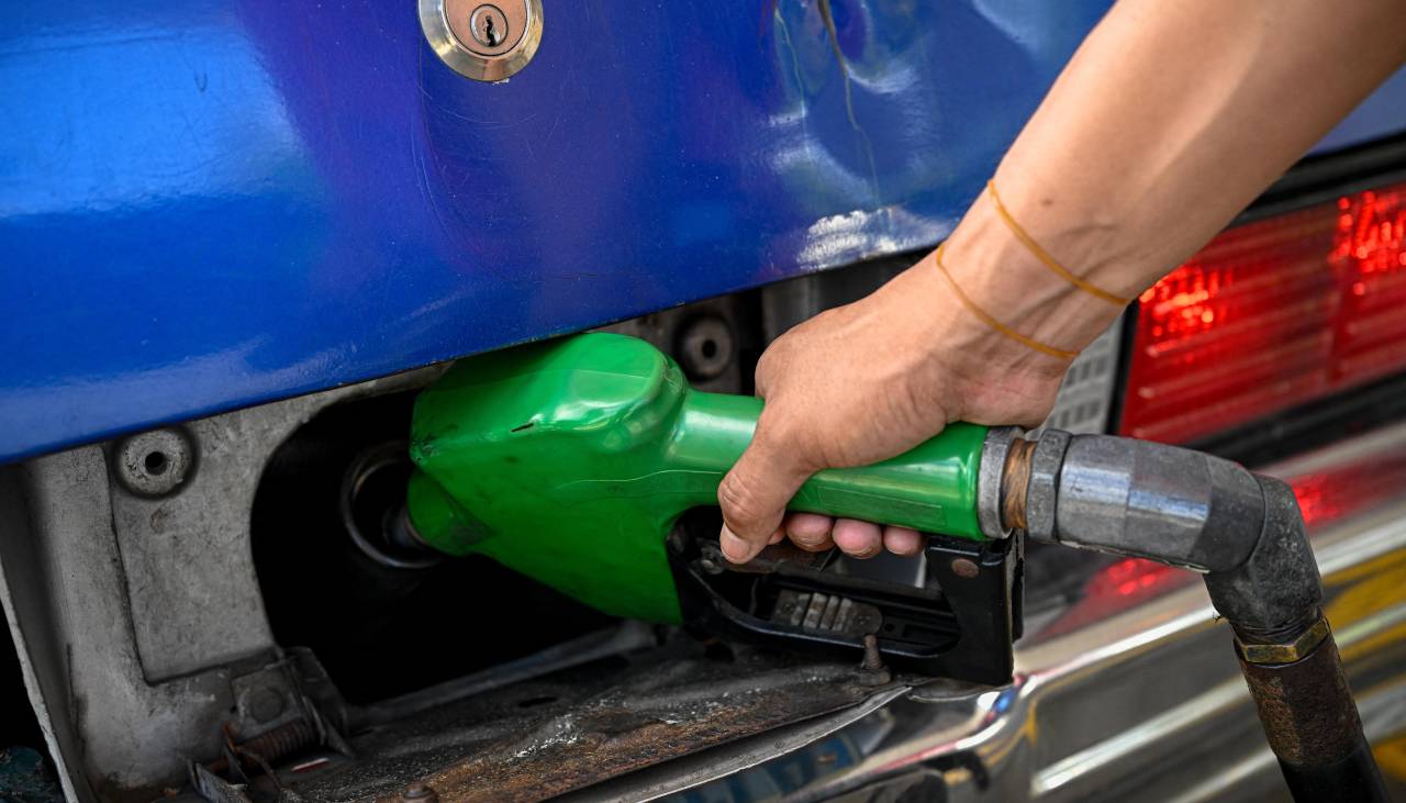 Precio del petróleo bordea los 100 dólares ante hostilidades en Oriente Medio