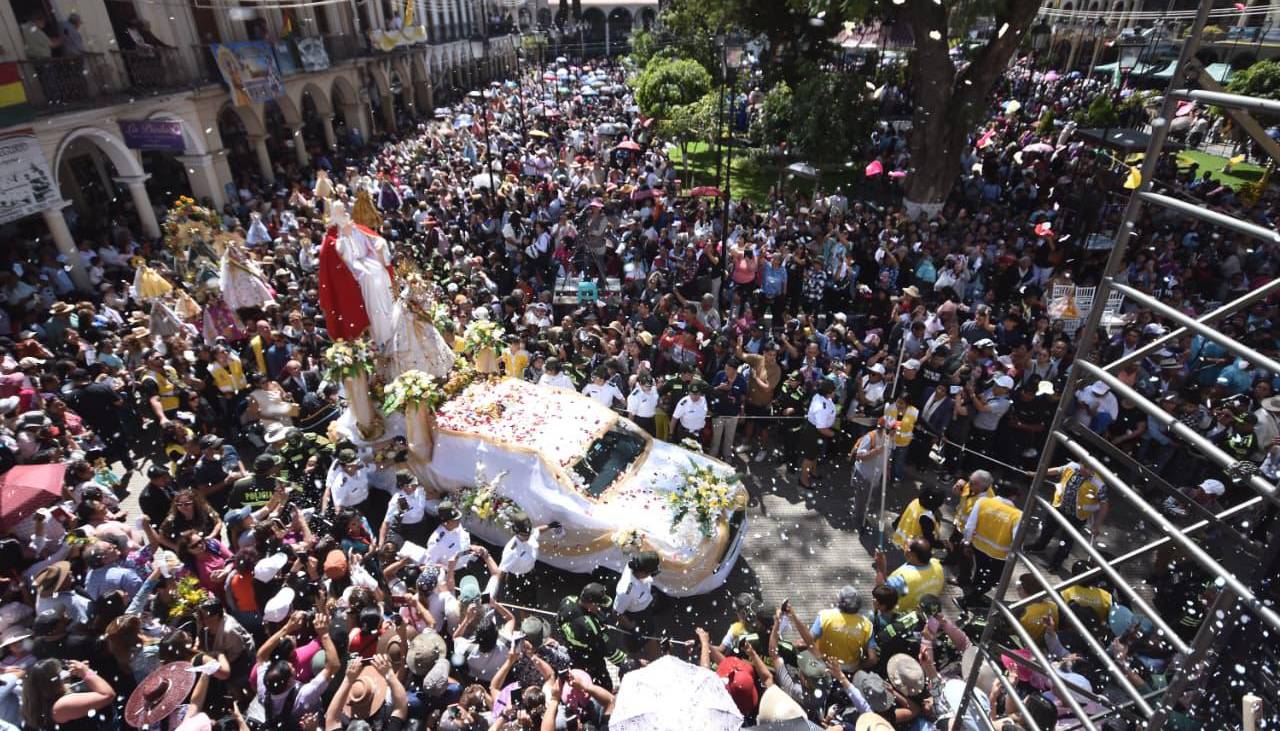 Fe y devoción en la Festividad de la Virgen de Urkupiña