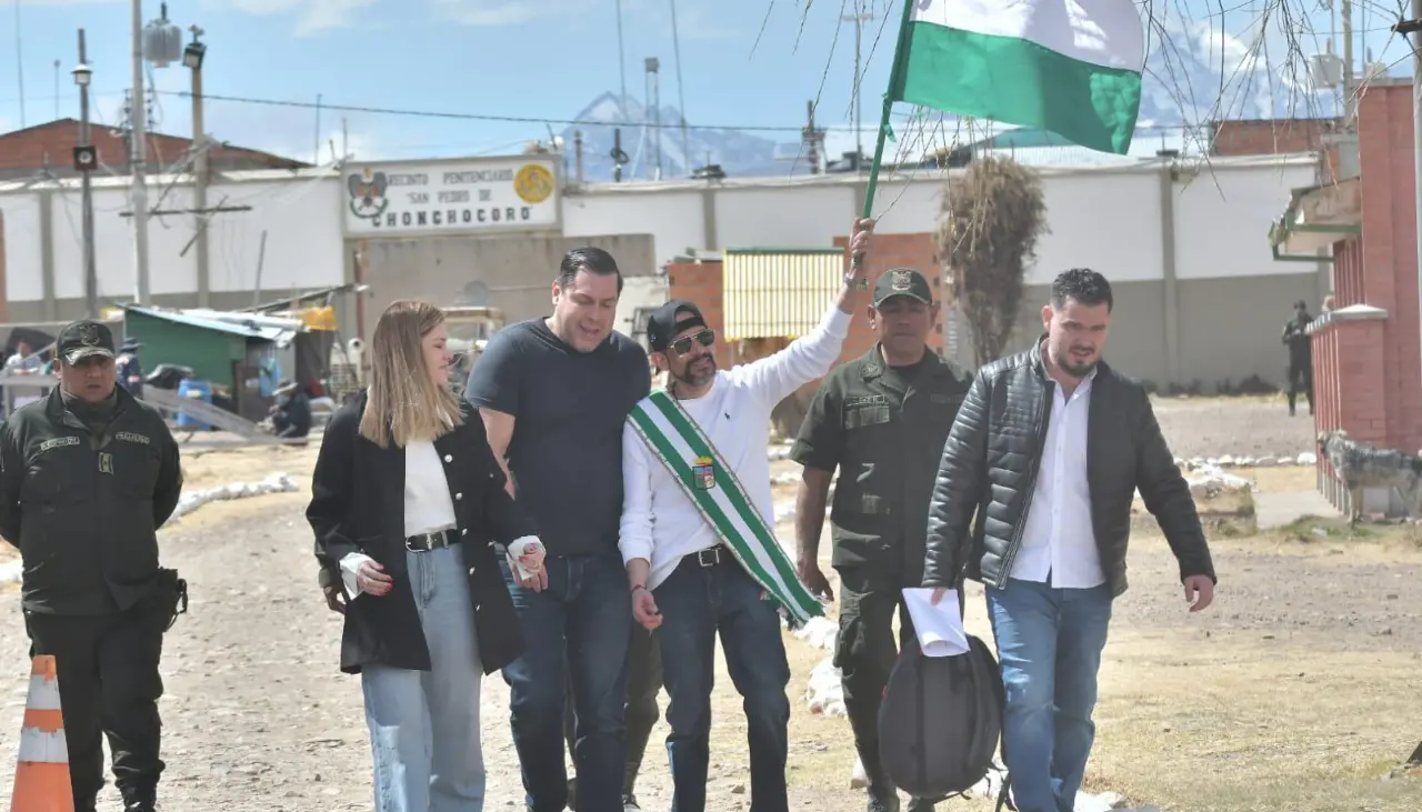 Entrevista exclusiva: “Extraño a mi pueblo y quiero abrazar a mi gente”, señala Camacho a poco de llegar a Santa Cruz