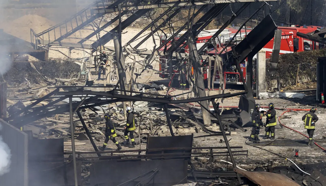 Imágenes aéreas muestras la impresionante explosión de una gasolinera en Roma