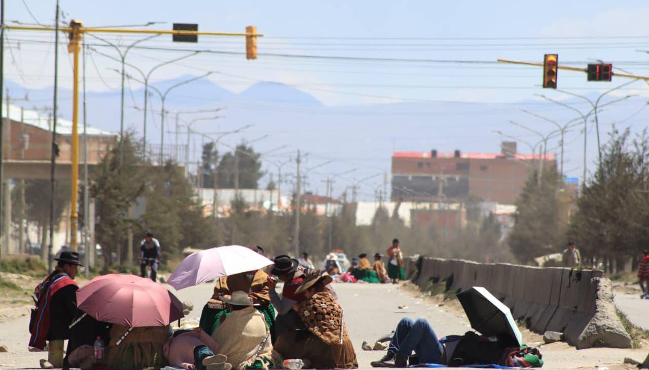 Suben a 19 los bloqueos por conflictos sociales en el país y La Paz concentra la mayoría