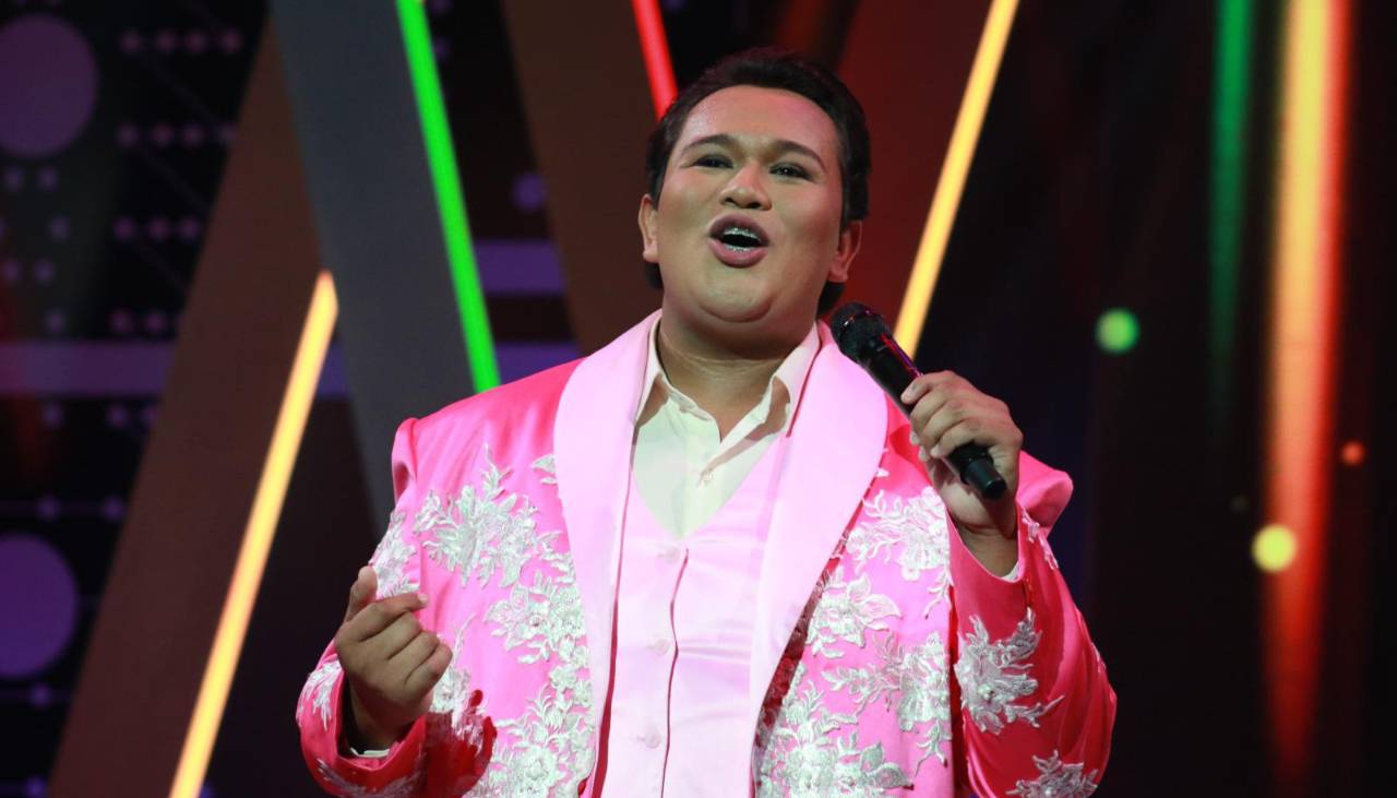 Juan Gabriel mejora, pero vuelve a ser escuchado con la voz de otro artista