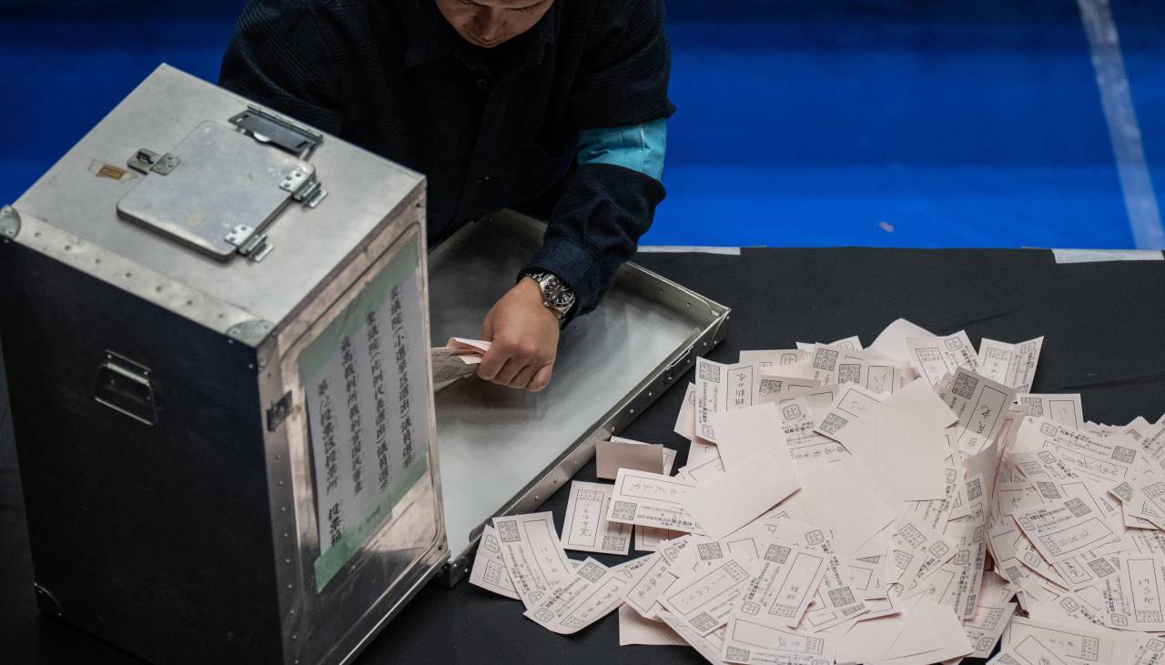 Elecciones en Japón: El partido de la primera ministra recupera la mayoría en la asamblea, según primeras proyecciones
