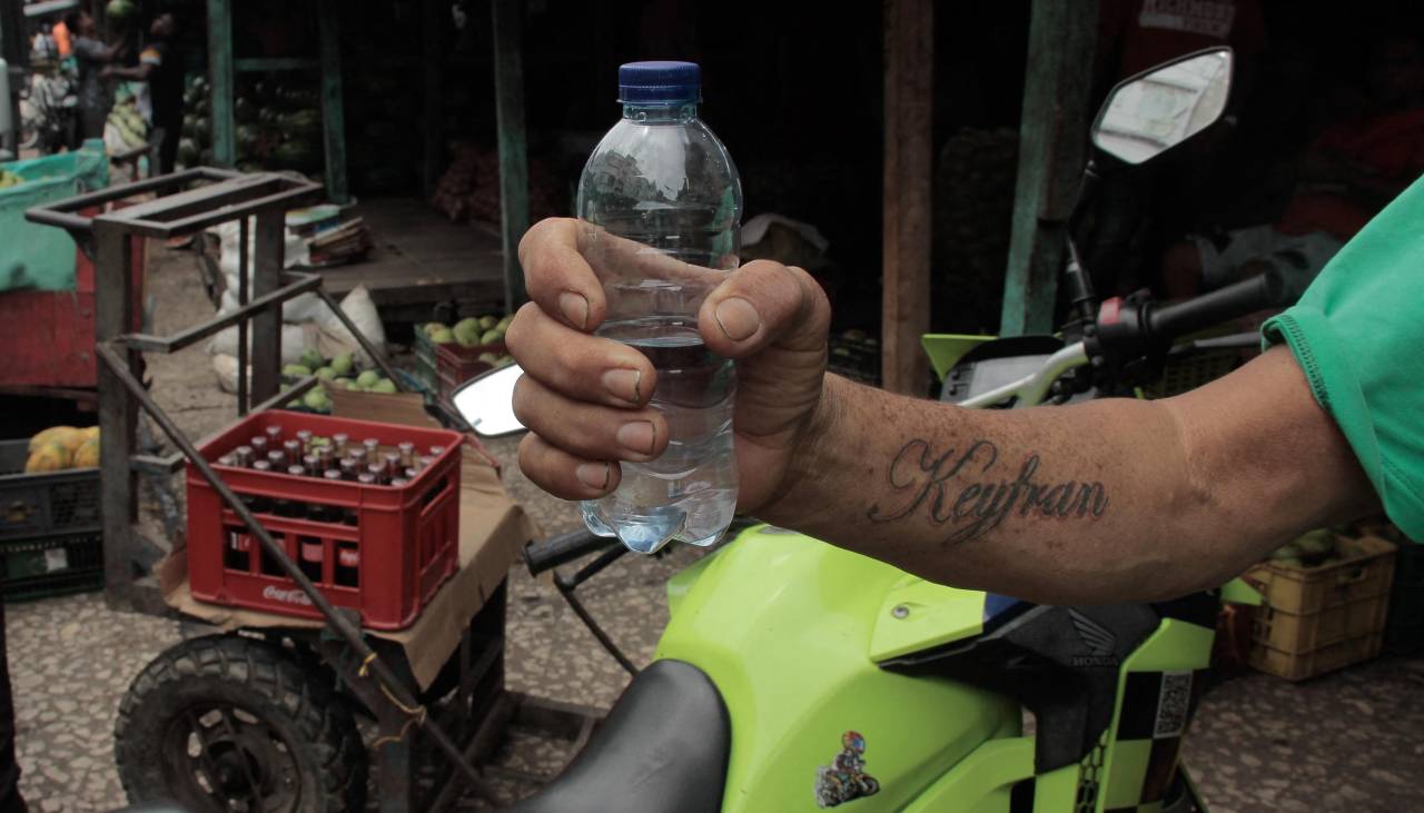 Suben a 11 los muertos por consumir licor artesanal en Colombia