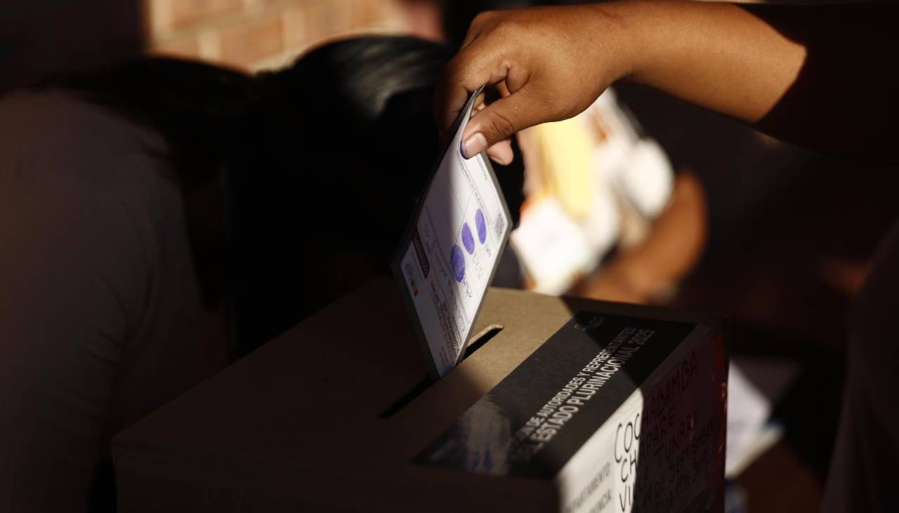 Elecciones: Petro y Maduro lamentan resultado en Bolivia y el Gobierno de Boluarte saluda proceso electoral