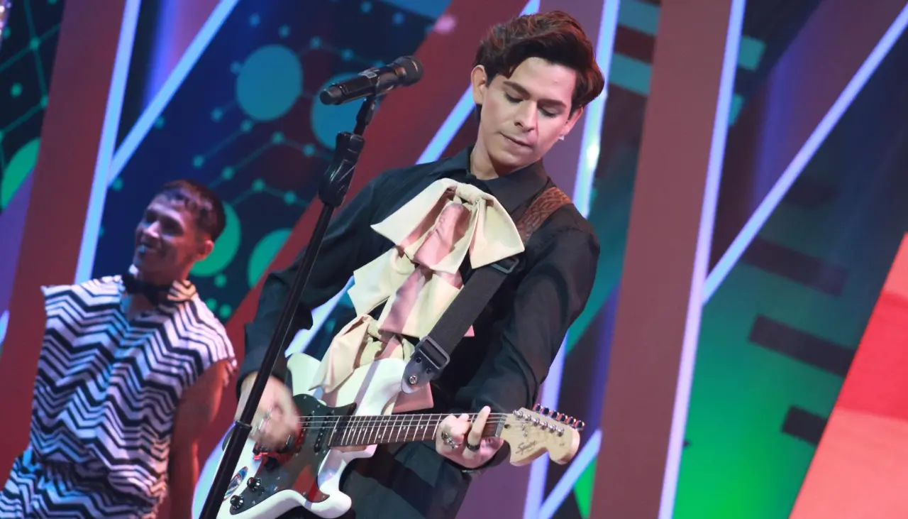 Harry Styles emociona hasta las lágrimas al jurado con su gala