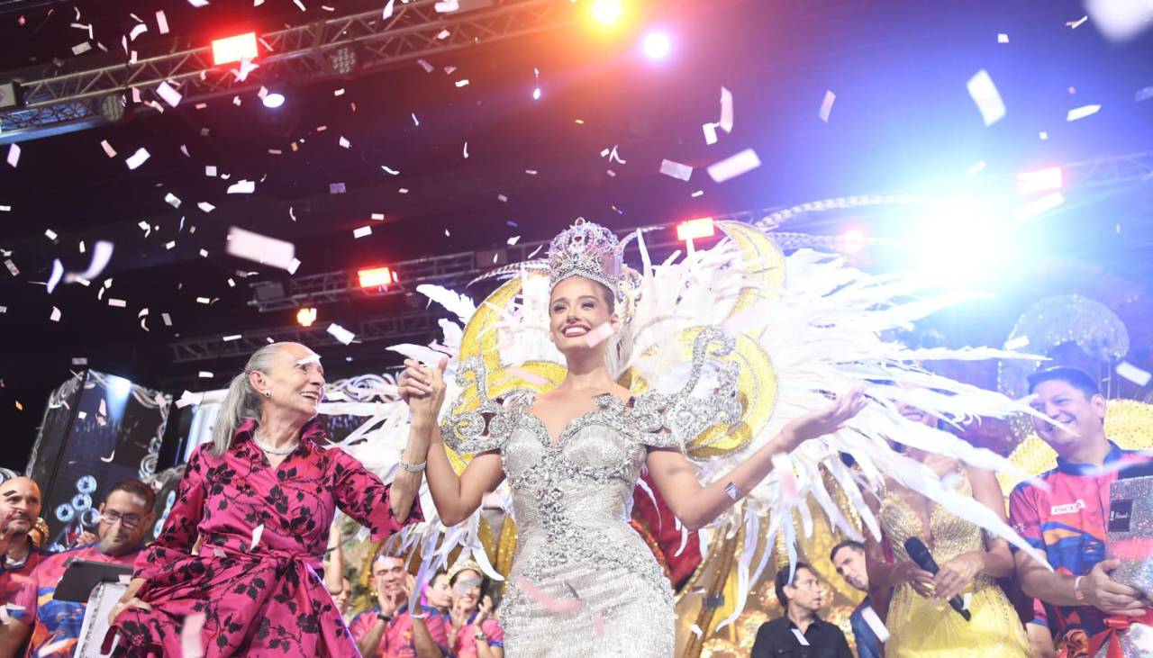 Camila I fue coronada como reina del Carnaval cruceño 