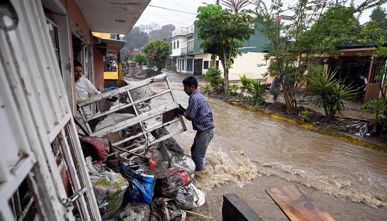 Ya son 64 los muertos y 65 desaparecidos por intensas lluvias en México