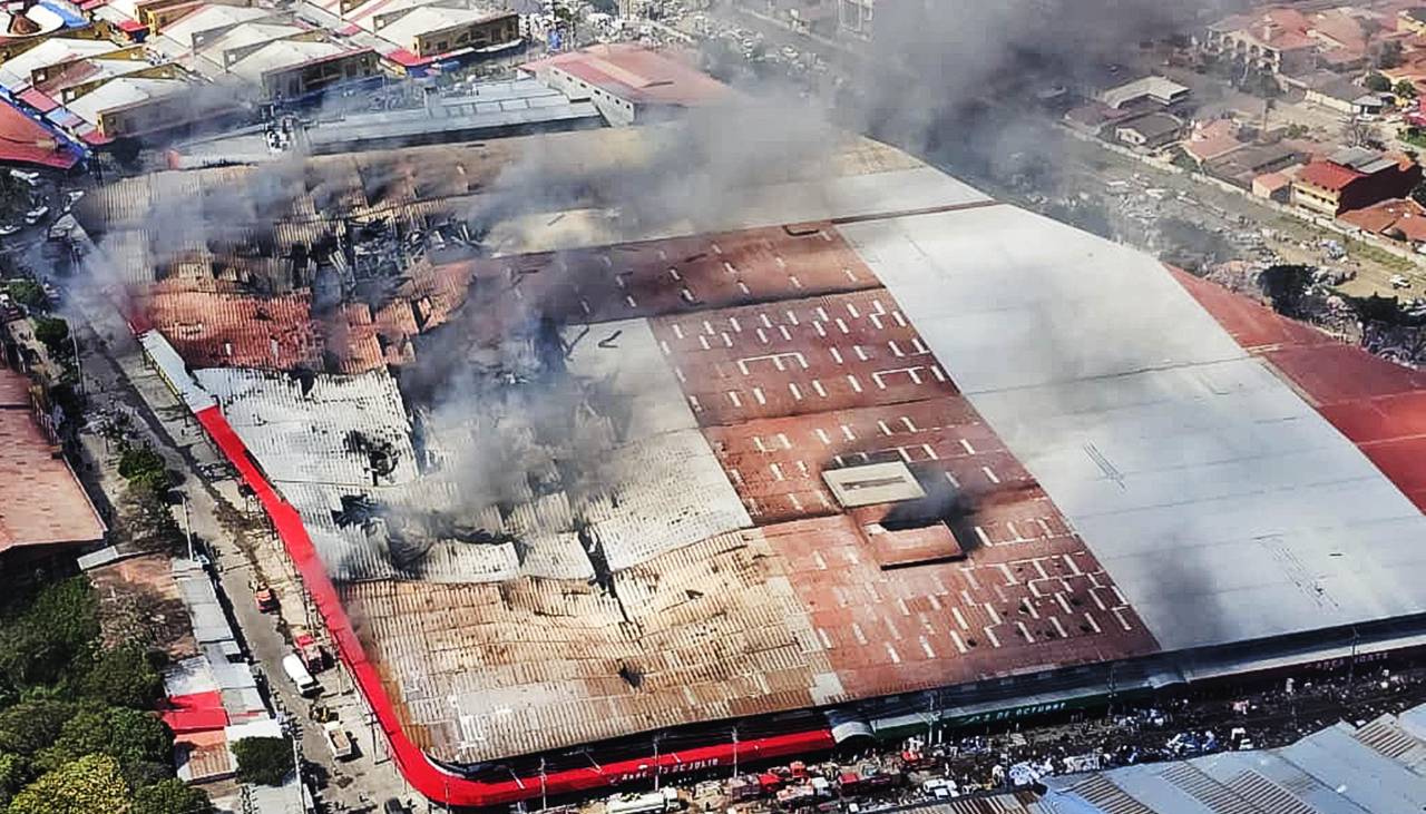 Barrio Lindo: El fuego inició en el área de venta de útiles y pirotecnia, según declaración de guardias