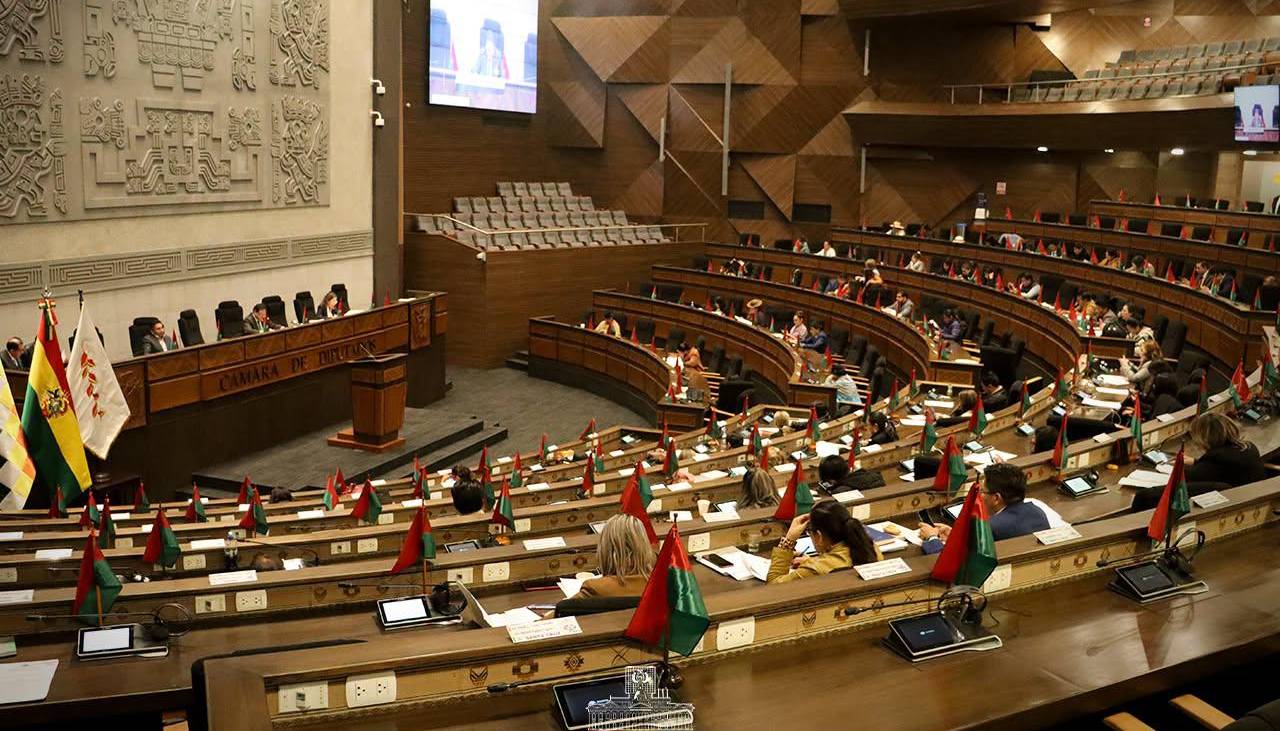 Diputados sesionan para analizar el informe sobre la “gasolina basura” y un crédito