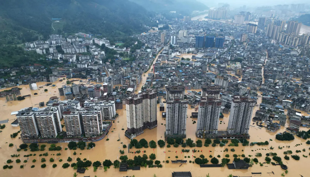  Más de 80.000 evacuados por fuertes inundaciones en el suroeste de China