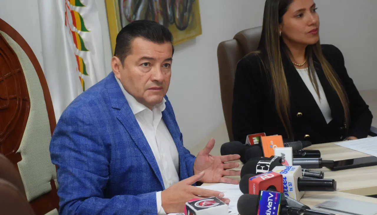 Jhonny Fernández tiene arraigo por pago de beneficios sociales, señalan trabajadores municipales