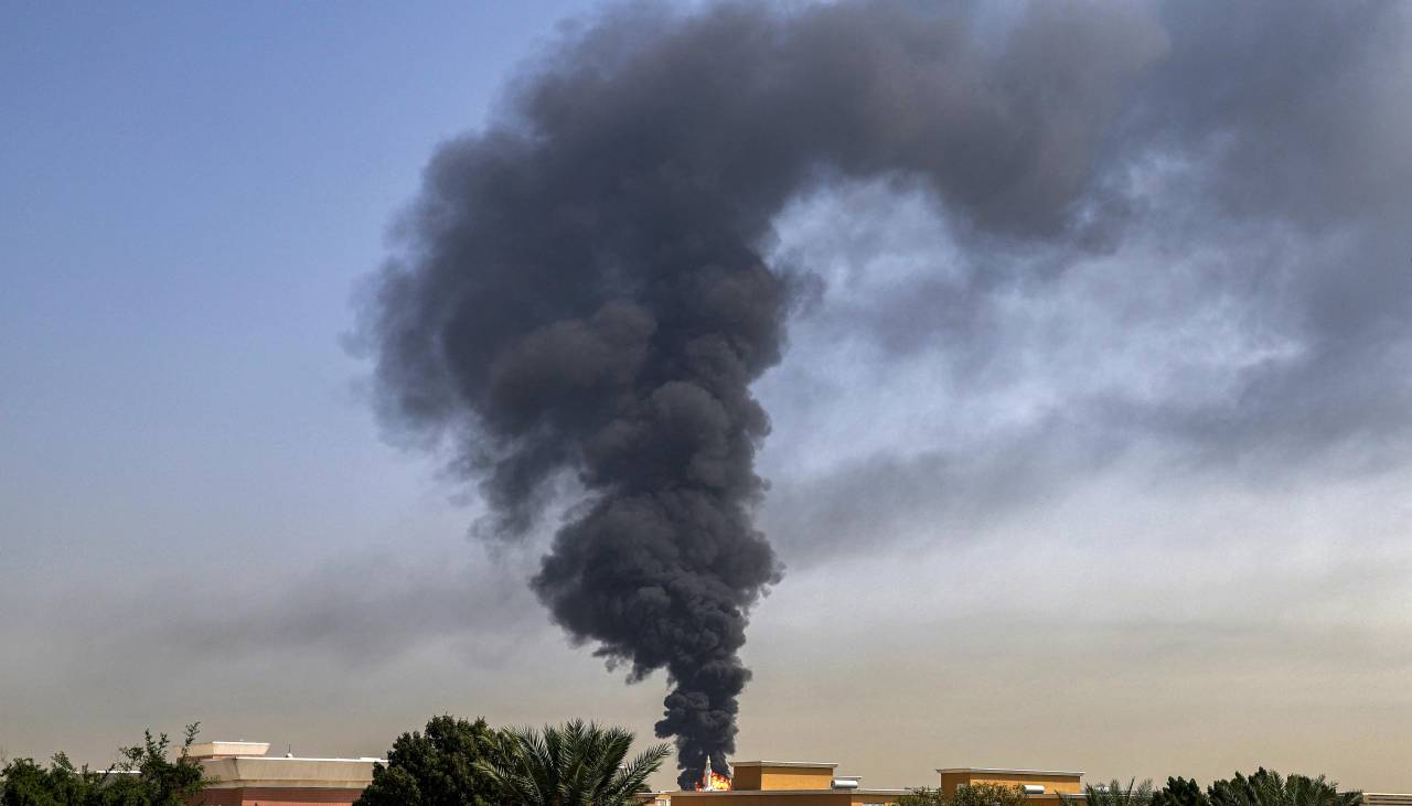 Irán lanza tres andanadas de misiles a Israel, incluyendo proyectiles de racimo